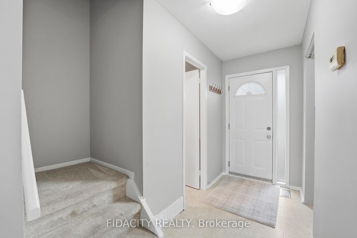 Photo 2 at 31 - 16 Glencoe Street, Nepean (Arlington Woods), Ottawa