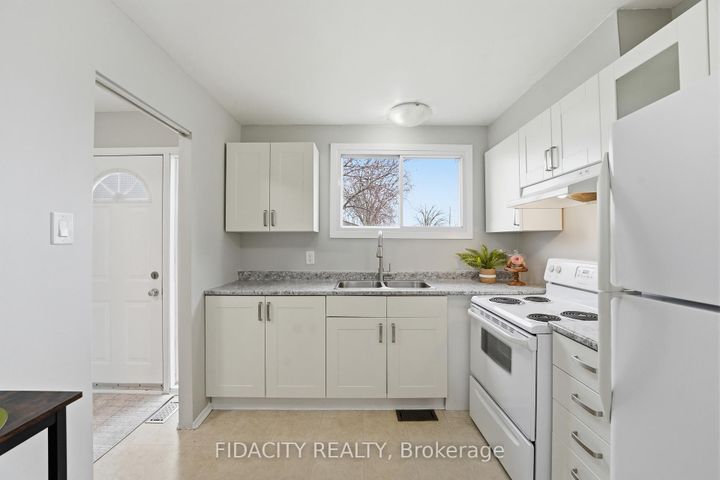 Photo 7 at 31 - 16 Glencoe Street, Nepean (Arlington Woods), Ottawa