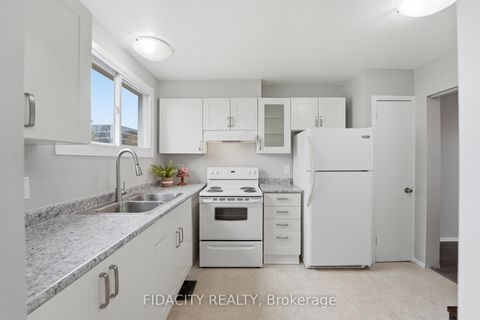 Photo 4 at 31 - 16 Glencoe Street, Nepean (Arlington Woods), Ottawa