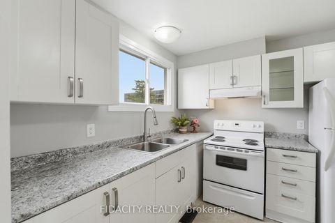 Photo 5 at 31 - 16 Glencoe Street, Nepean (Arlington Woods), Ottawa