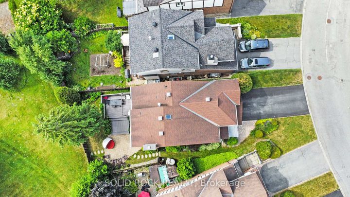 Photo 5 at 51 Pemberton Crescent, Nepean (Manordale), Ottawa