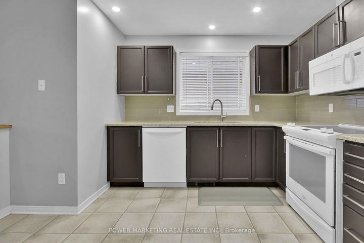 Photo 10 at 181 MOUNTSHANNON Drive, Nepean (Longfields), Ottawa