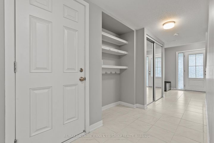 Photo 3 at 146 Anthracite Private, Nepean (Heritage Park), Ottawa