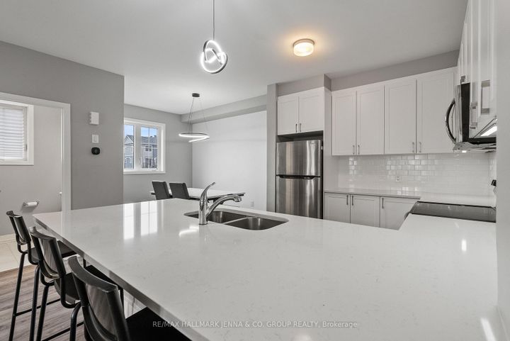 Photo 11 at 146 Anthracite Private, Nepean (Heritage Park), Ottawa