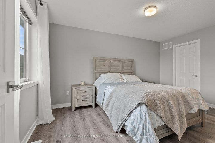 Photo 22 at 146 Anthracite Private, Nepean (Heritage Park), Ottawa