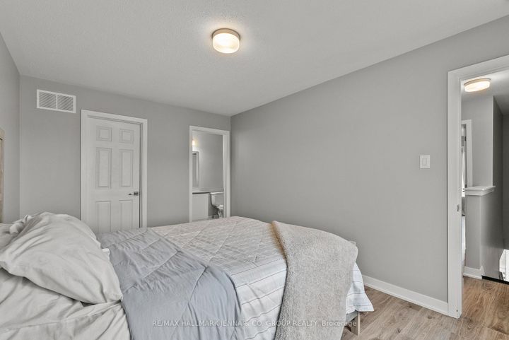Photo 24 at 146 Anthracite Private, Nepean (Heritage Park), Ottawa