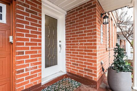 Photo 2 at 322 Foxridge Way, Nepean (Strandherd), Ottawa