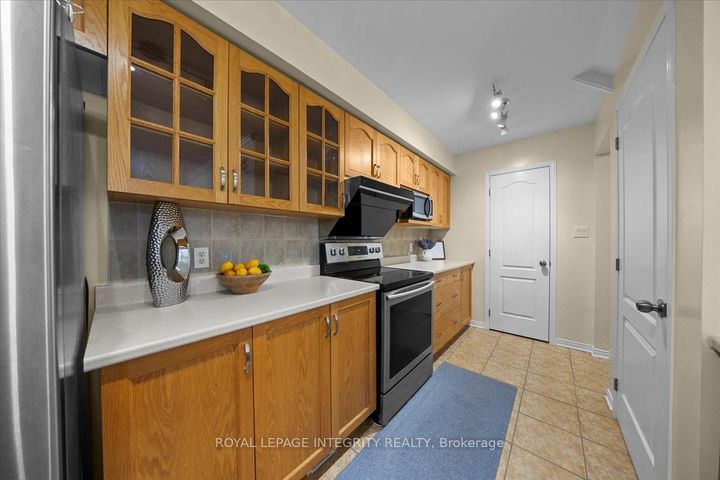 Photo 7 at 236 Wabiskaw Private, Nepean (Stonebridge), Ottawa