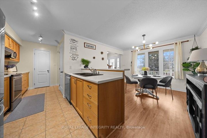 Photo 8 at 236 Wabiskaw Private, Nepean (Stonebridge), Ottawa