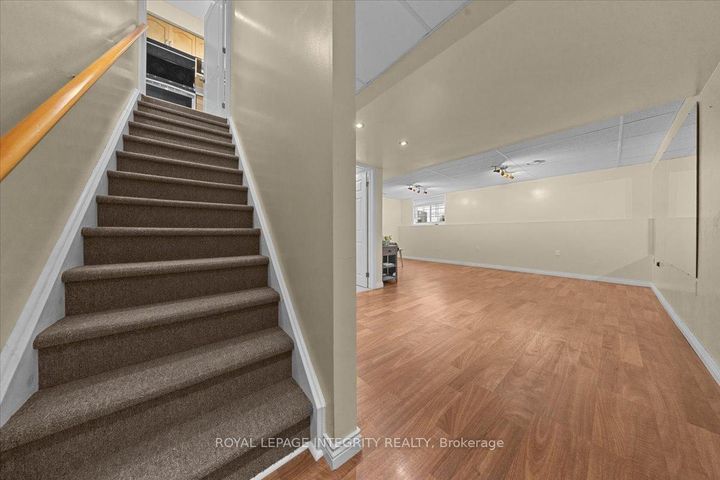 Photo 30 at 236 Wabiskaw Private, Nepean (Stonebridge), Ottawa