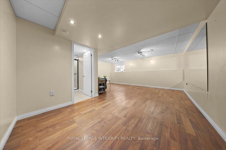 Photo 31 at 236 Wabiskaw Private, Nepean (Stonebridge), Ottawa