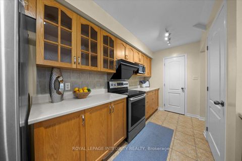 Photo 7 at 236 Wabiskaw Private, Nepean (Stonebridge), Ottawa