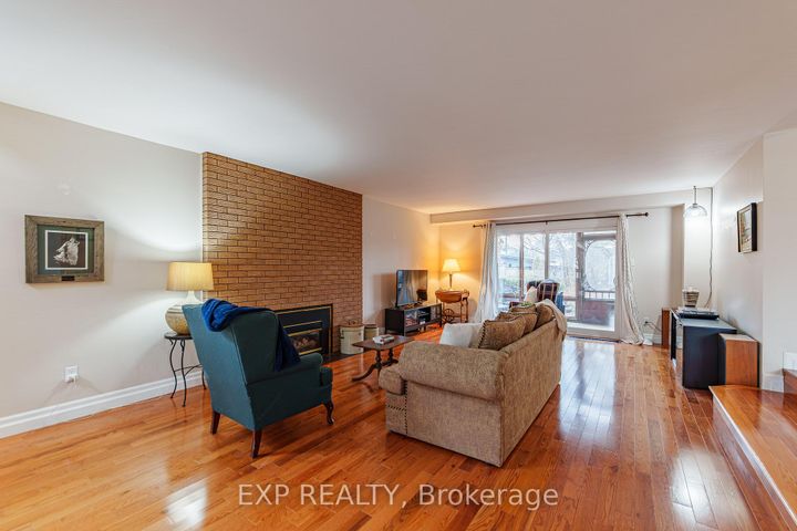 Photo 2 at 1592 Apeldoorn Avenue, Nepean (Carleton Heights), Ottawa