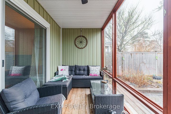 Photo 4 at 1592 Apeldoorn Avenue, Nepean (Carleton Heights), Ottawa