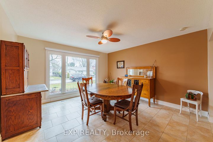 Photo 8 at 1592 Apeldoorn Avenue, Nepean (Carleton Heights), Ottawa