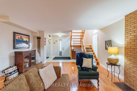 Photo 1 at 1592 Apeldoorn Avenue, Nepean (Carleton Heights), Ottawa