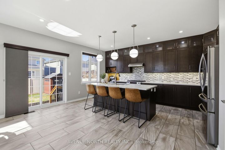 Photo 10 at 514 Pinawa Circle, Nepean (Stonebridge), Ottawa