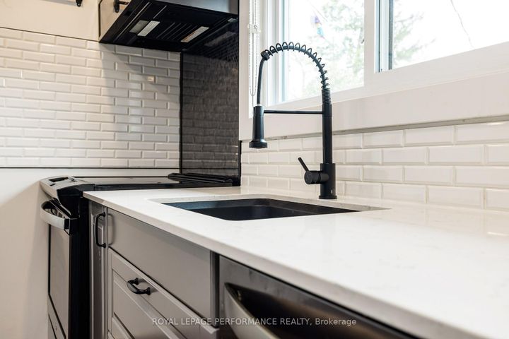 Photo 9 at 36 Largo Crescent, Nepean (Meadowlands/Crestview), Ottawa