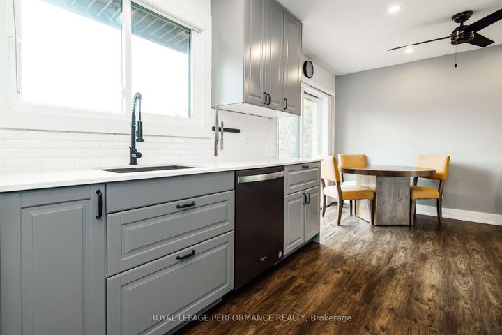 Photo 10 at 36 Largo Crescent, Nepean (Meadowlands/Crestview), Ottawa