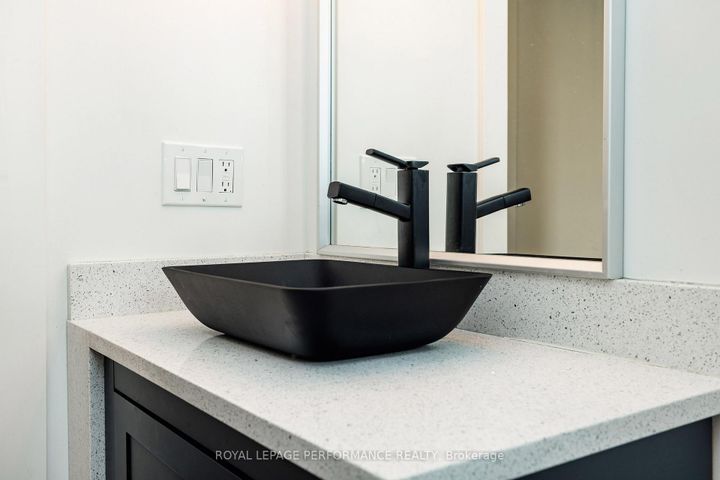 Photo 17 at 36 Largo Crescent, Nepean (Meadowlands/Crestview), Ottawa