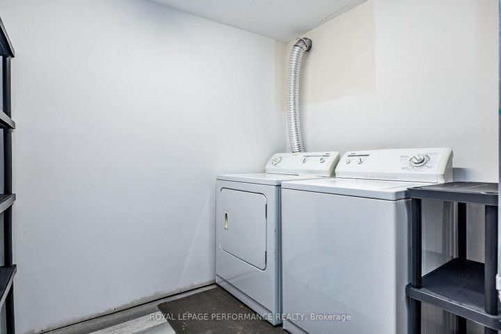 Photo 32 at 36 Largo Crescent, Nepean (Meadowlands/Crestview), Ottawa