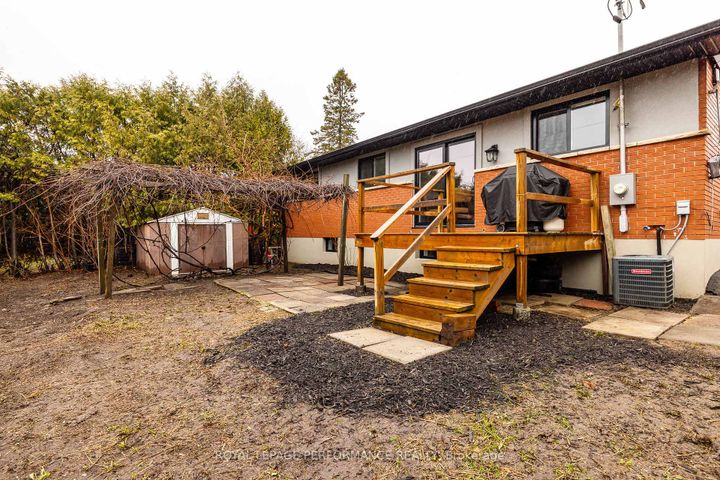 Photo 36 at 36 Largo Crescent, Nepean (Meadowlands/Crestview), Ottawa