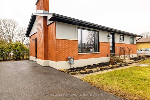 Photo 1 at 36 Largo Crescent, Nepean (Meadowlands/Crestview), Ottawa