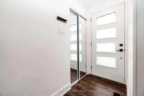 Photo 3 at 36 Largo Crescent, Nepean (Meadowlands/Crestview), Ottawa