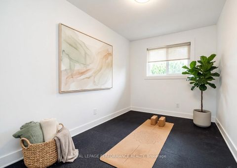 Photo 15 at 36 Largo Crescent, Nepean (Meadowlands/Crestview), Ottawa