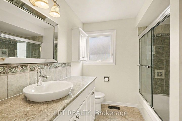 Photo 14 at 38 Lindhurst Crescent, Nepean (Briargreen), Ottawa