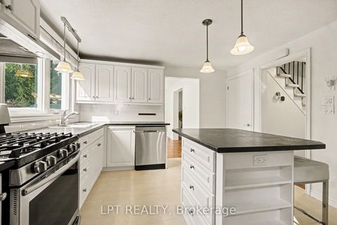 Photo 3 at 38 Lindhurst Crescent, Nepean (Briargreen), Ottawa