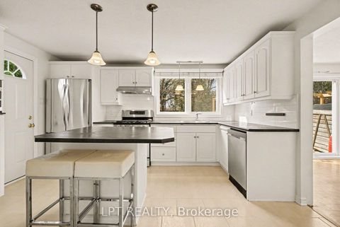 Photo 4 at 38 Lindhurst Crescent, Nepean (Briargreen), Ottawa