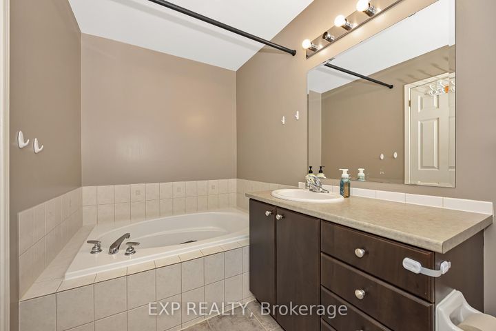 Photo 10 at 359 Bakewell Crescent, Nepean (Strandherd), Ottawa
