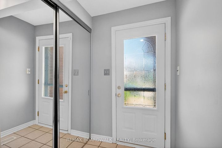 Photo 3 at 10 - 47 Sunridge Lane, Nepean (On the Green), Ottawa