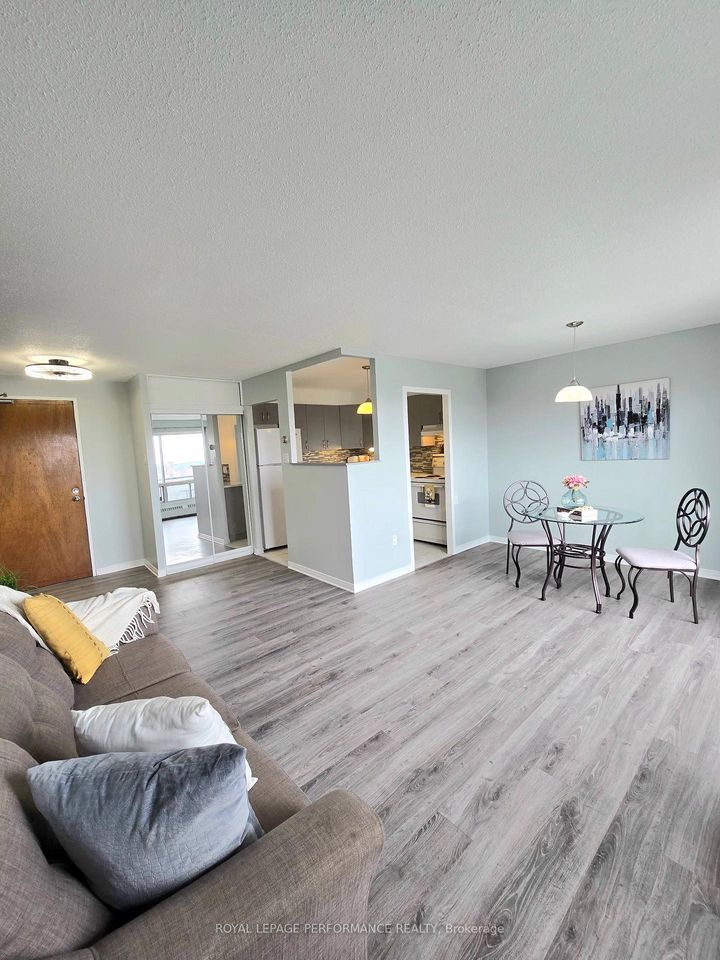 Photo 4 at 1113 - 20 Chesterton Drive, Nepean (Borden Farm/Stewart Farm/Carleton Heights/Parkwood Hills), Ottawa