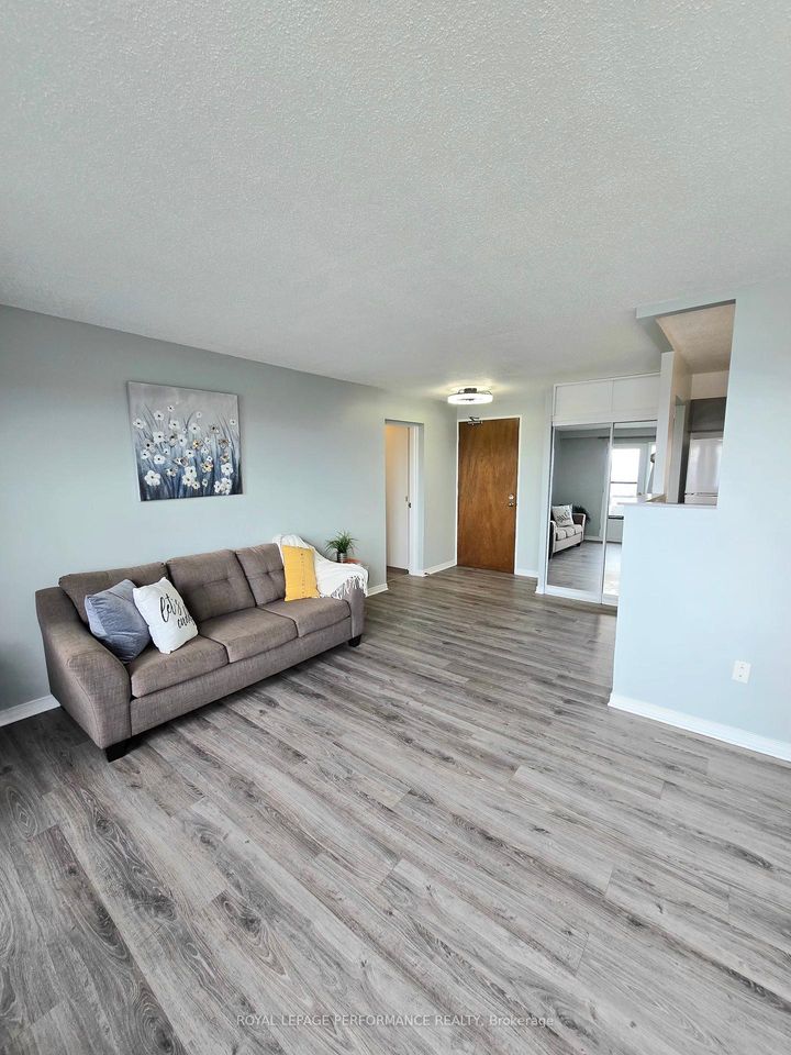 Photo 6 at 1113 - 20 Chesterton Drive, Nepean (Borden Farm/Stewart Farm/Carleton Heights/Parkwood Hills), Ottawa