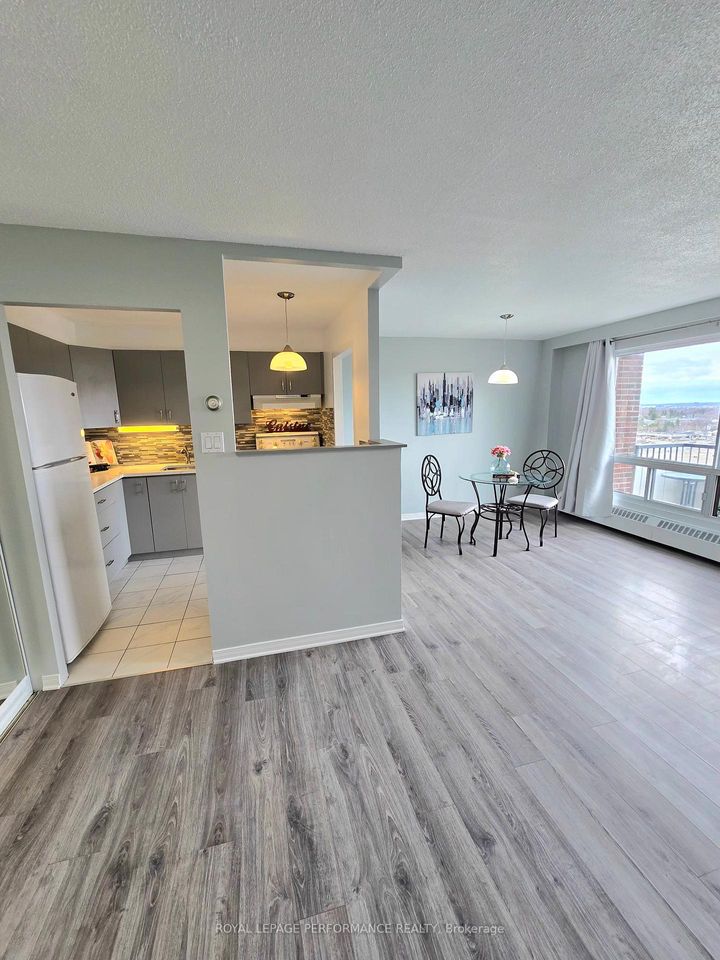 Photo 13 at 1113 - 20 Chesterton Drive, Nepean (Borden Farm/Stewart Farm/Carleton Heights/Parkwood Hills), Ottawa