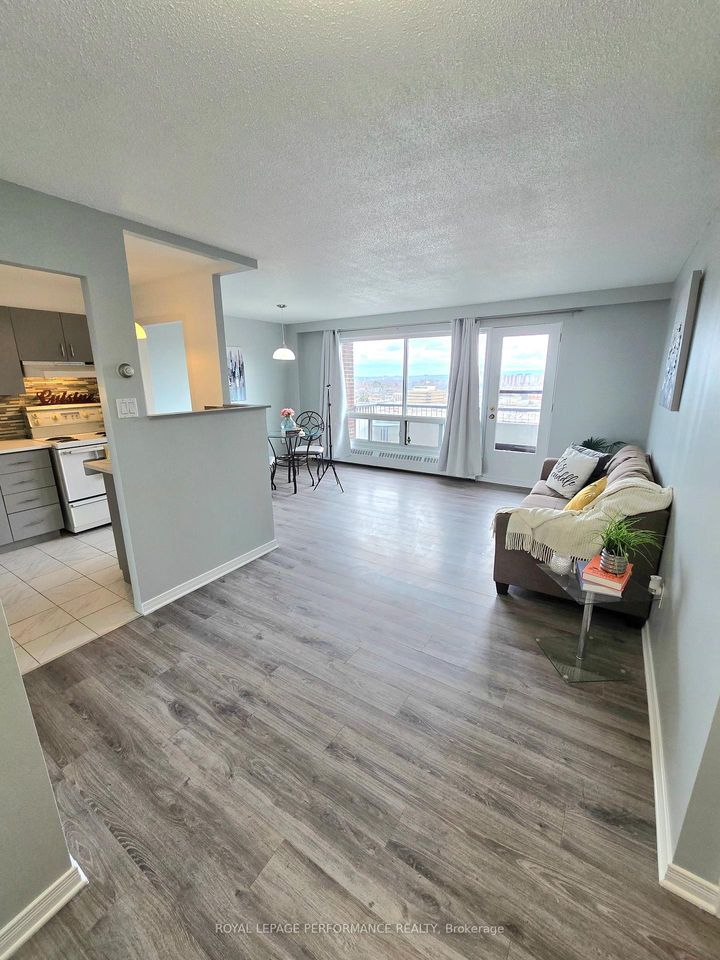 Photo 14 at 1113 - 20 Chesterton Drive, Nepean (Borden Farm/Stewart Farm/Carleton Heights/Parkwood Hills), Ottawa