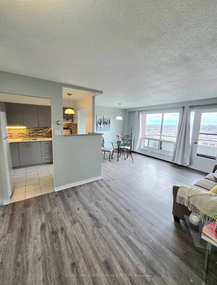 Photo 15 at 1113 - 20 Chesterton Drive, Nepean (Borden Farm/Stewart Farm/Carleton Heights/Parkwood Hills), Ottawa