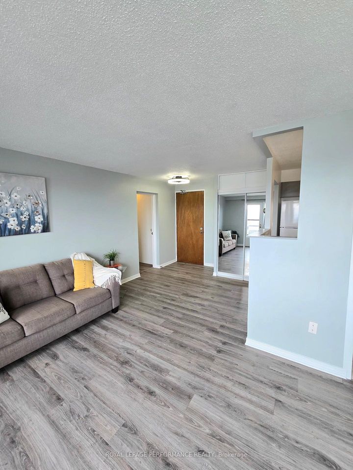 Photo 16 at 1113 - 20 Chesterton Drive, Nepean (Borden Farm/Stewart Farm/Carleton Heights/Parkwood Hills), Ottawa