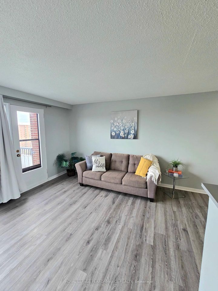 Photo 17 at 1113 - 20 Chesterton Drive, Nepean (Borden Farm/Stewart Farm/Carleton Heights/Parkwood Hills), Ottawa