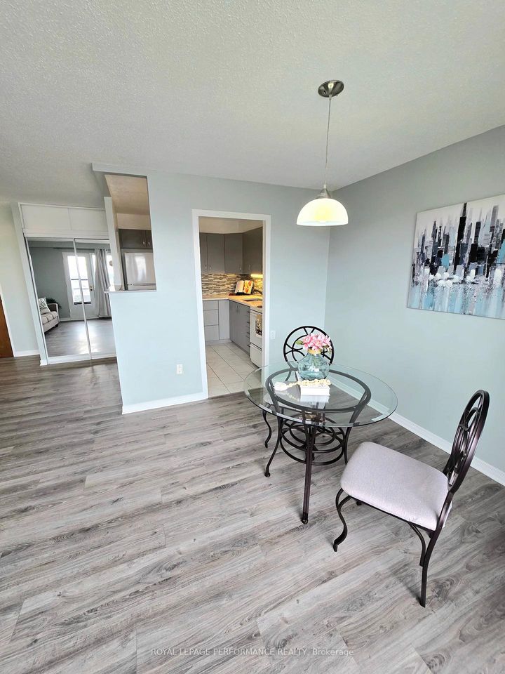 Photo 20 at 1113 - 20 Chesterton Drive, Nepean (Borden Farm/Stewart Farm/Carleton Heights/Parkwood Hills), Ottawa