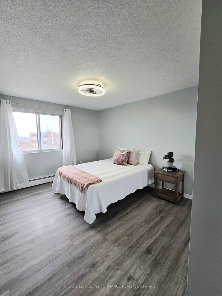 Photo 33 at 1113 - 20 Chesterton Drive, Nepean (Borden Farm/Stewart Farm/Carleton Heights/Parkwood Hills), Ottawa