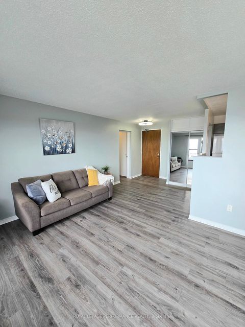 Photo 6 at 1113 - 20 Chesterton Drive, Nepean (Borden Farm/Stewart Farm/Carleton Heights/Parkwood Hills), Ottawa