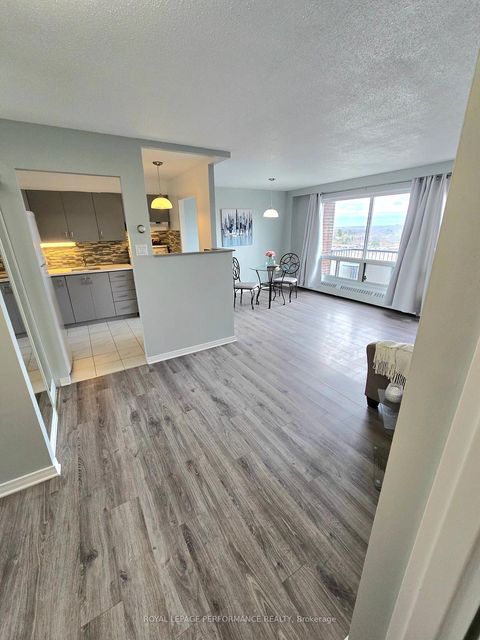 Photo 10 at 1113 - 20 Chesterton Drive, Nepean (Borden Farm/Stewart Farm/Carleton Heights/Parkwood Hills), Ottawa