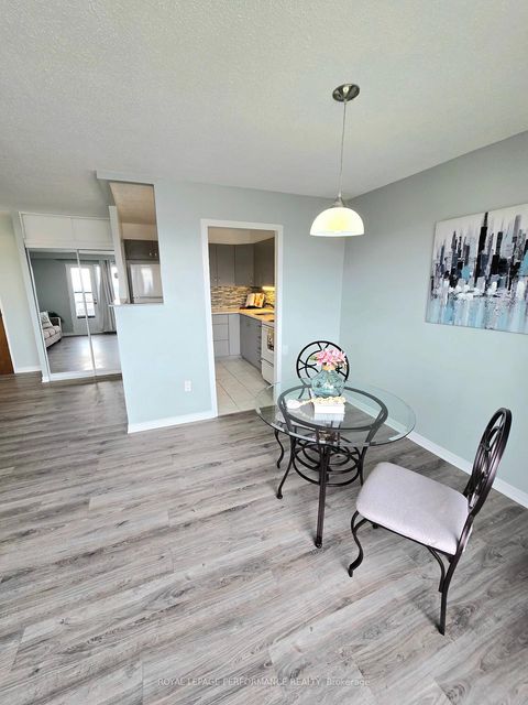 Photo 20 at 1113 - 20 Chesterton Drive, Nepean (Borden Farm/Stewart Farm/Carleton Heights/Parkwood Hills), Ottawa