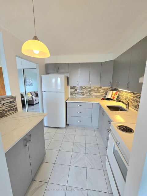 Photo 23 at 1113 - 20 Chesterton Drive, Nepean (Borden Farm/Stewart Farm/Carleton Heights/Parkwood Hills), Ottawa