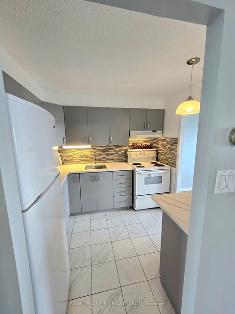 Photo 24 at 1113 - 20 Chesterton Drive, Nepean (Borden Farm/Stewart Farm/Carleton Heights/Parkwood Hills), Ottawa