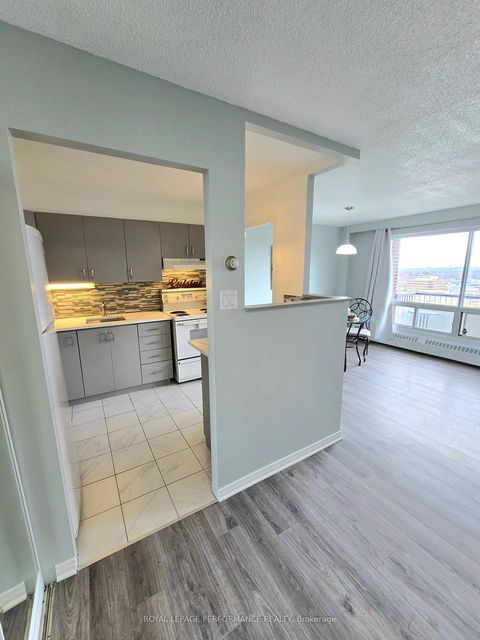 Photo 28 at 1113 - 20 Chesterton Drive, Nepean (Borden Farm/Stewart Farm/Carleton Heights/Parkwood Hills), Ottawa