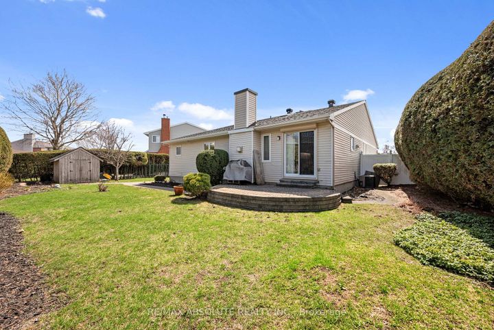 Photo 2 at 28 Halley Street, Nepean (Heritage Park), Ottawa